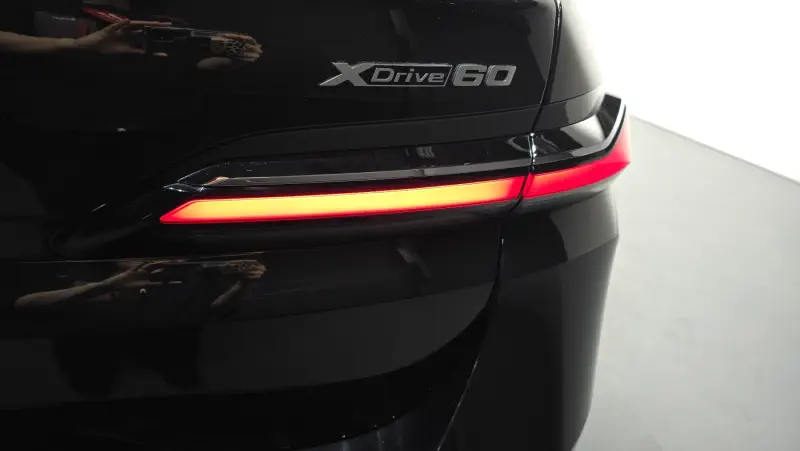 BMW i7