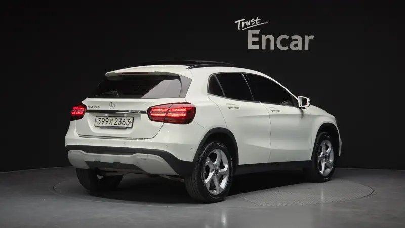 Mercedes-Benz GLA-Class