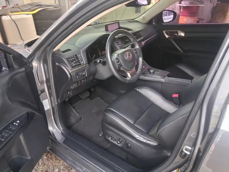 Lexus CT200h
