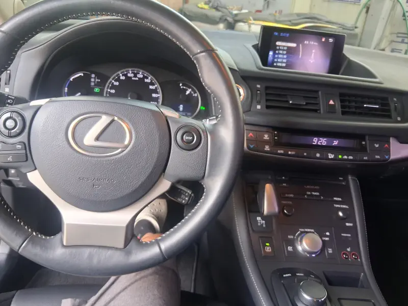 Lexus CT200h