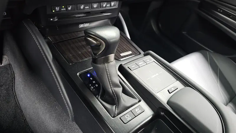 Lexus ES300h