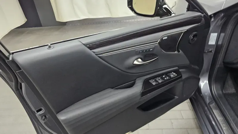 Lexus ES300h