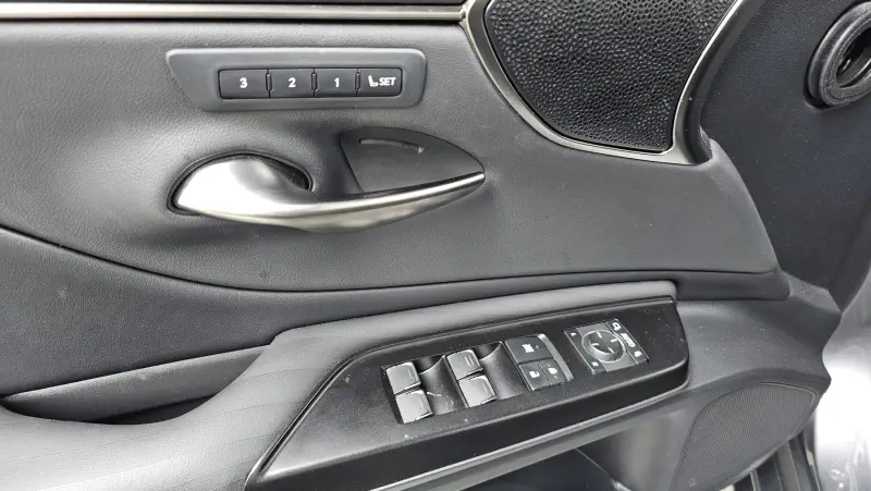 Lexus ES300h