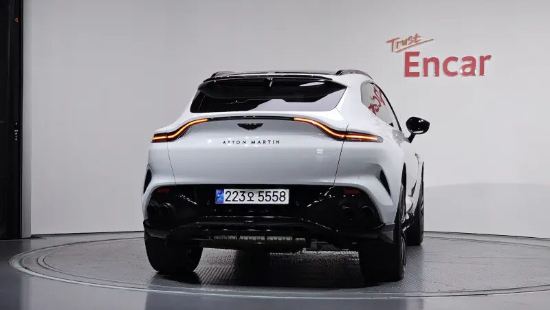 Aston Martin DBX