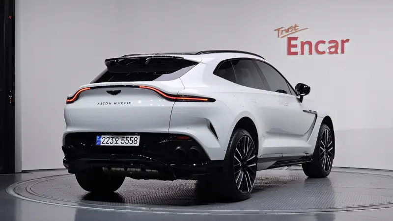 Aston Martin DBX