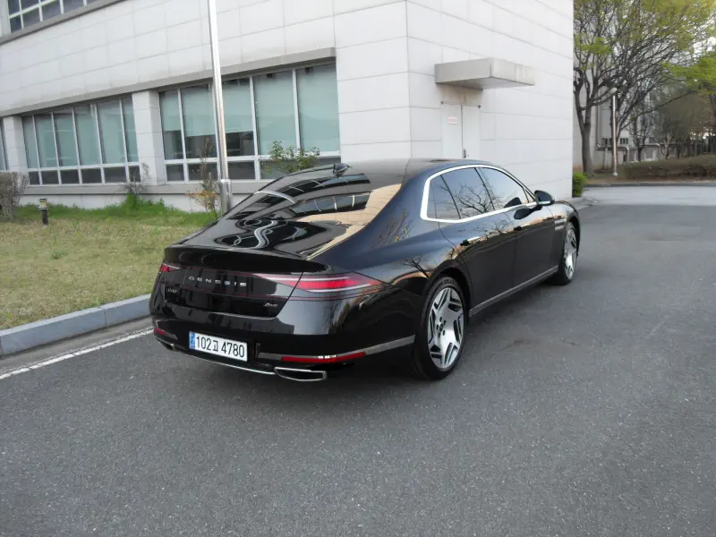 Genesis G90