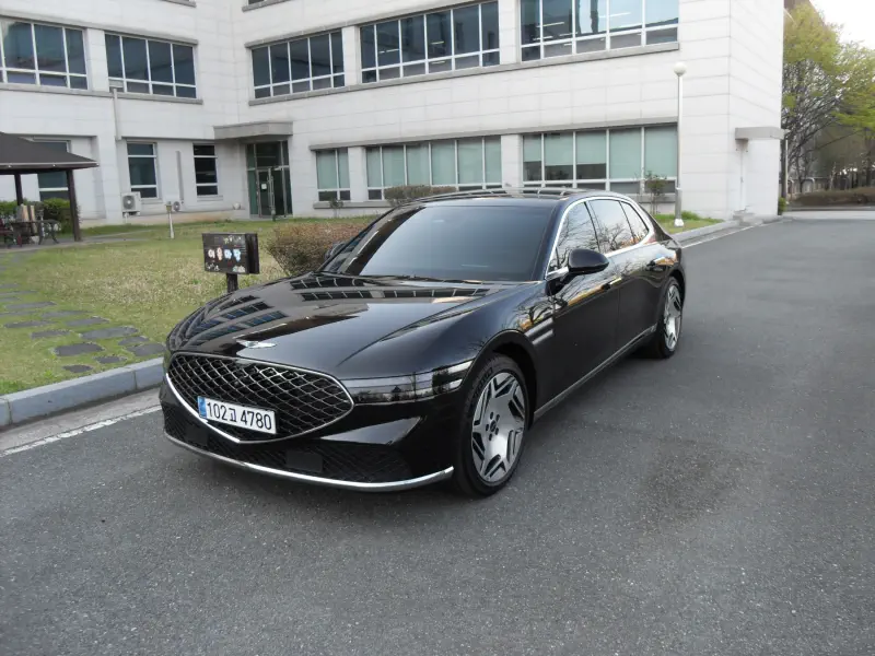 Genesis G90