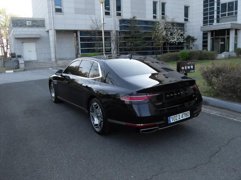 Genesis G90