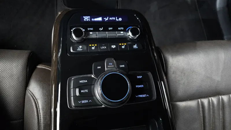 Genesis EQ900
