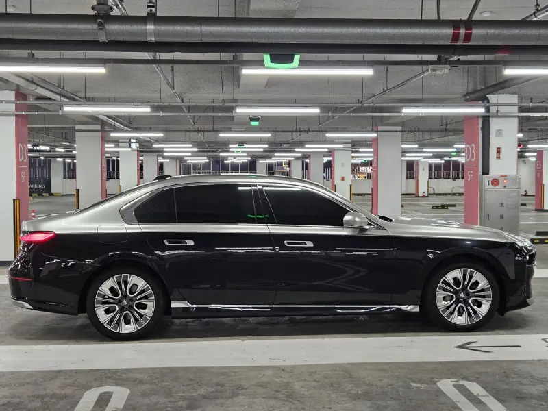 BMW 7-Series