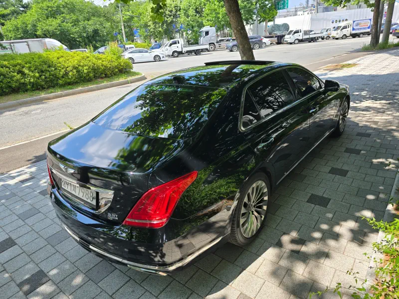Genesis EQ900