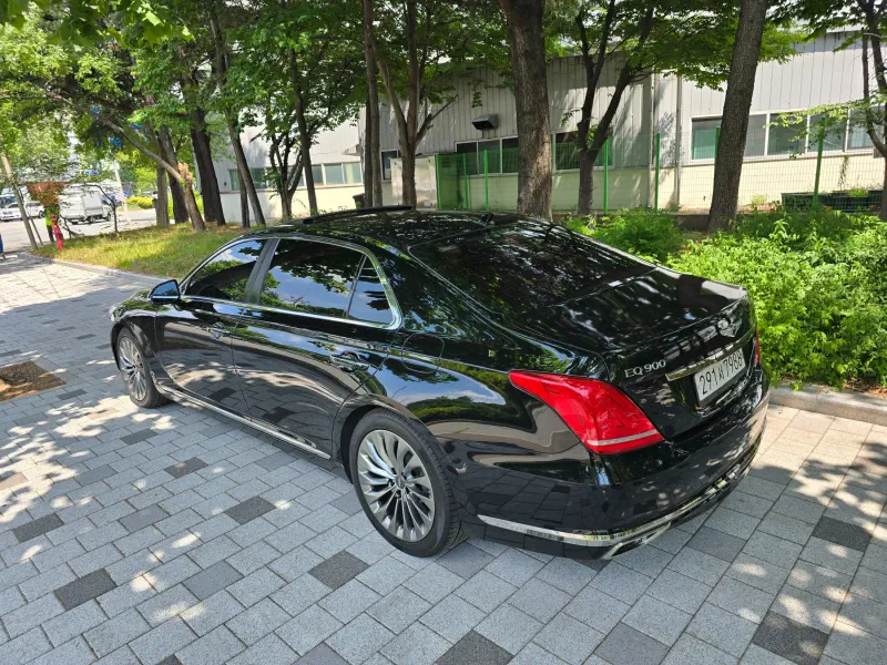 Genesis EQ900