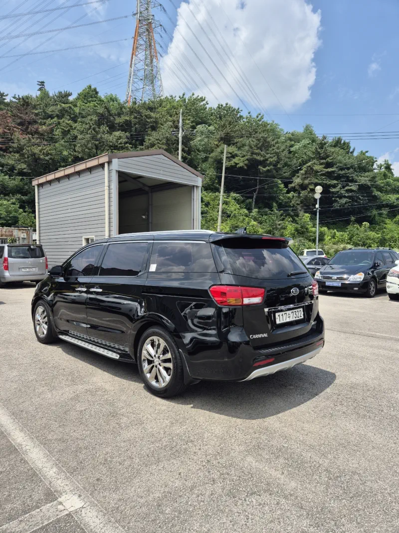 Kia Carnival