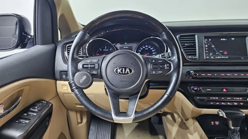 Kia Carnival