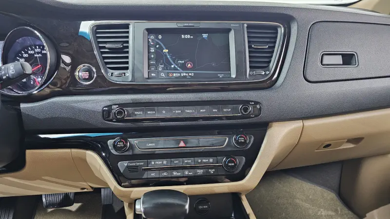Kia Carnival