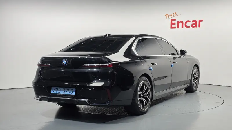 BMW i7