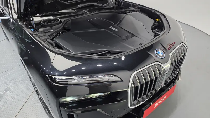 BMW i7