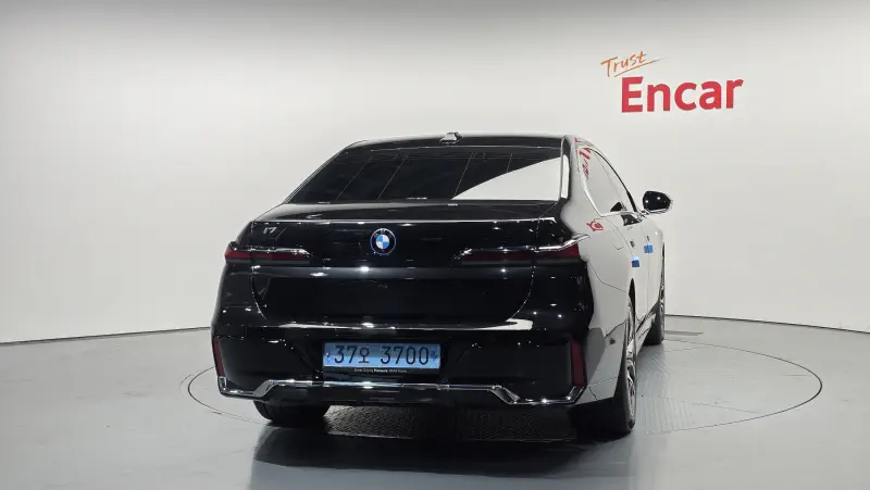 BMW i7