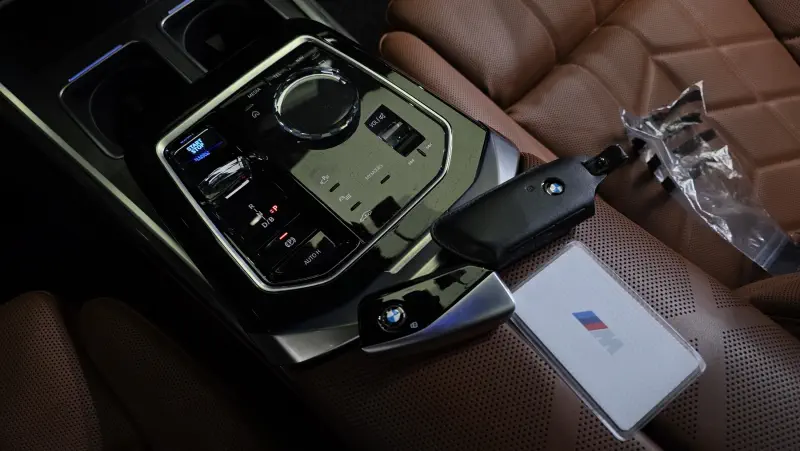 BMW i7