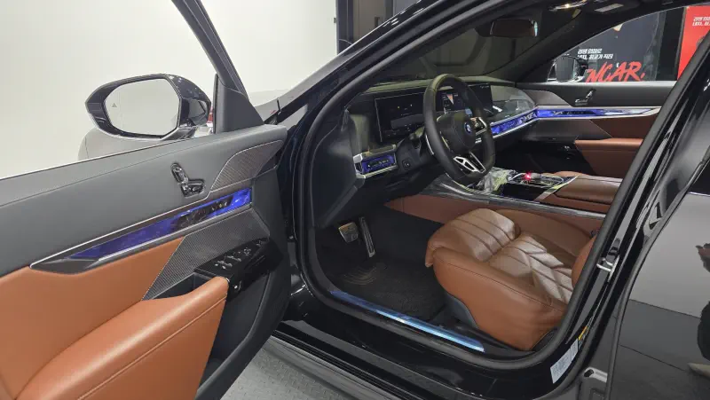 BMW i7