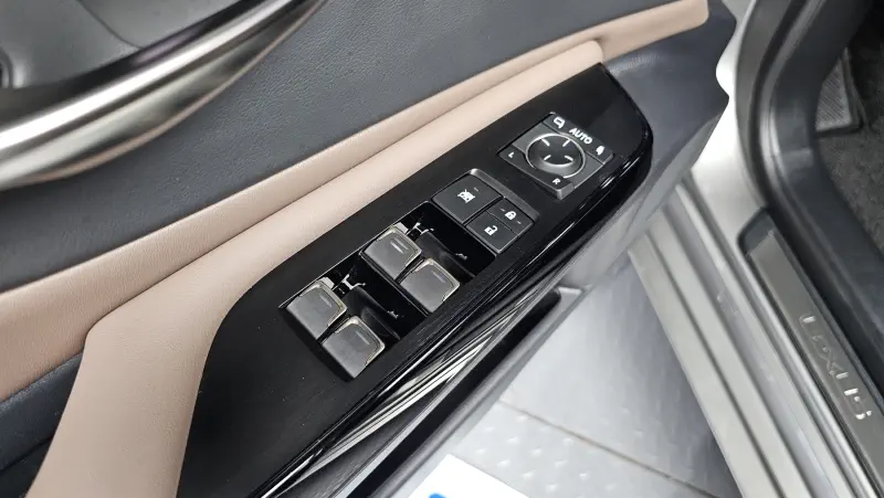 Lexus ES300h
