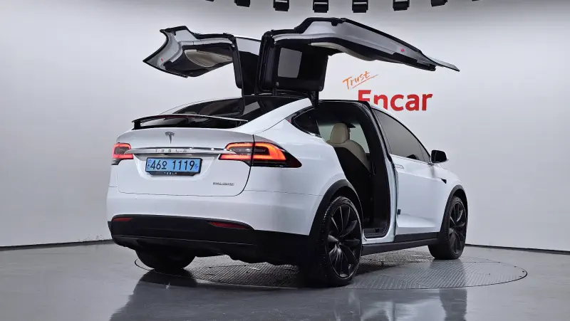 Tesla MODEL X