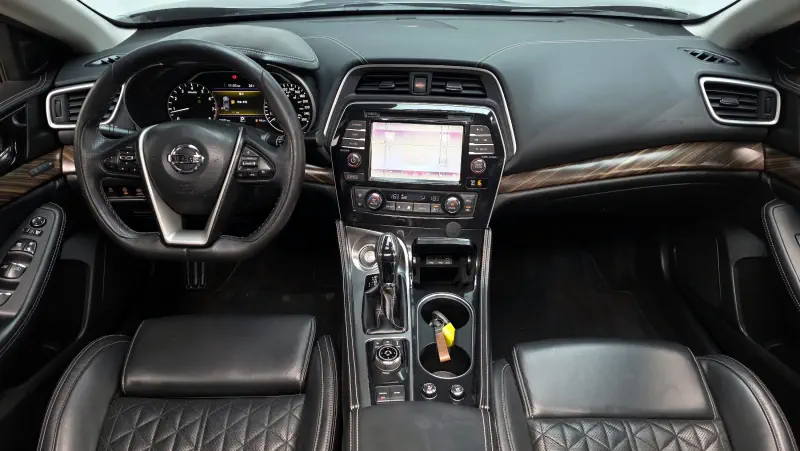 Nissan MAXIMA