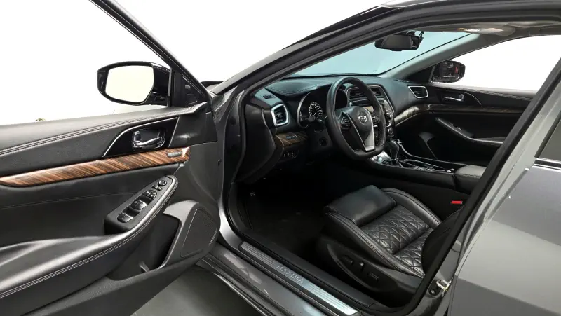 Nissan MAXIMA