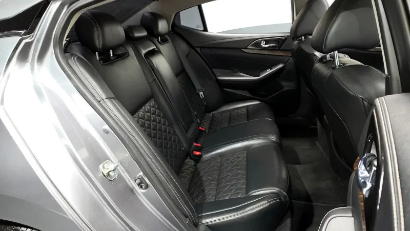 Nissan MAXIMA