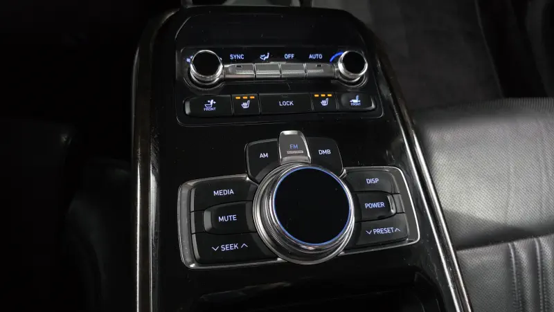 Genesis EQ900
