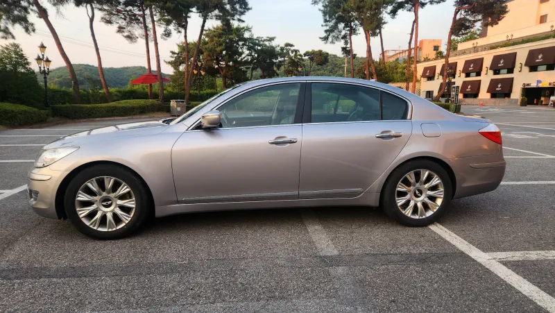 Hyundai Genesis