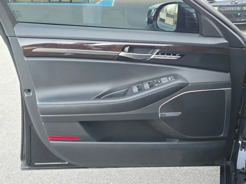 Genesis EQ900