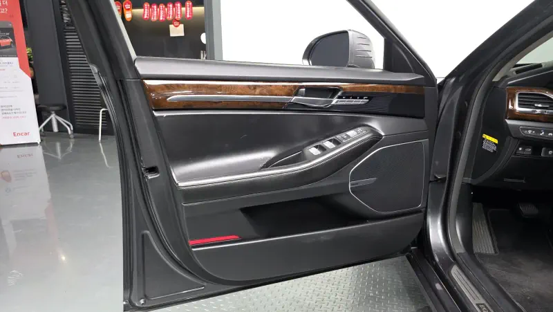 Genesis EQ900