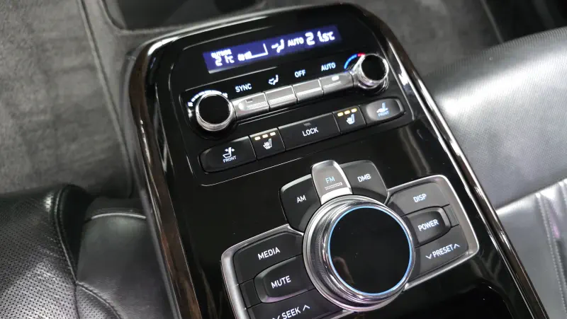 Genesis EQ900