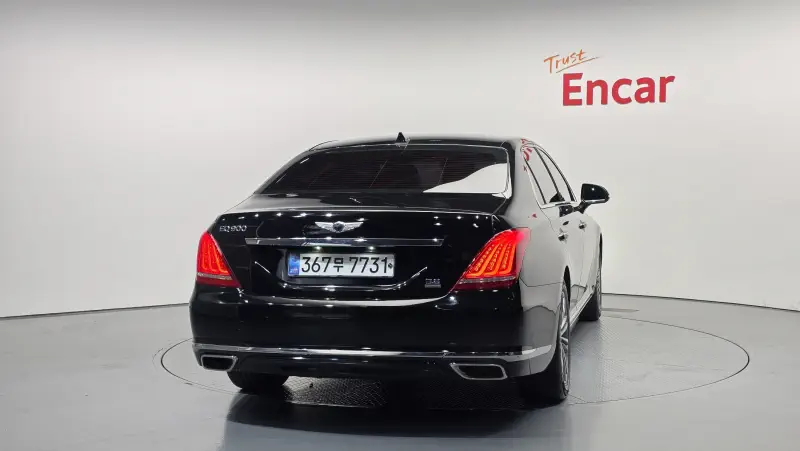 Genesis EQ900