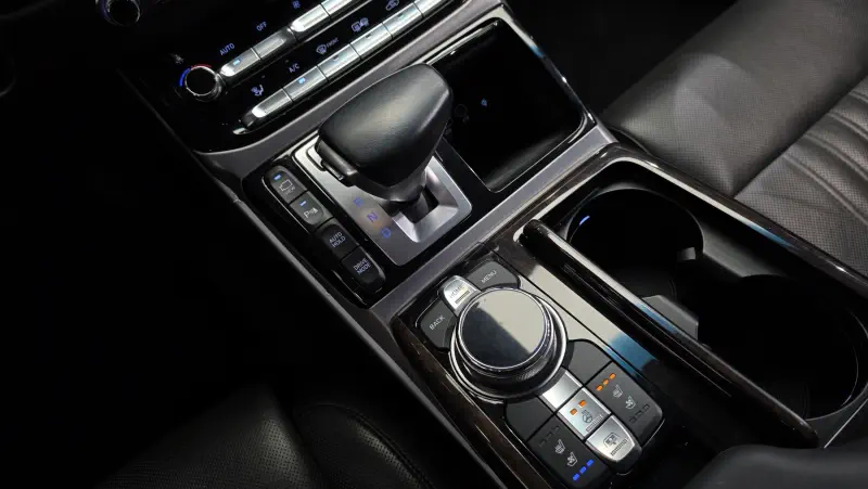 Genesis EQ900