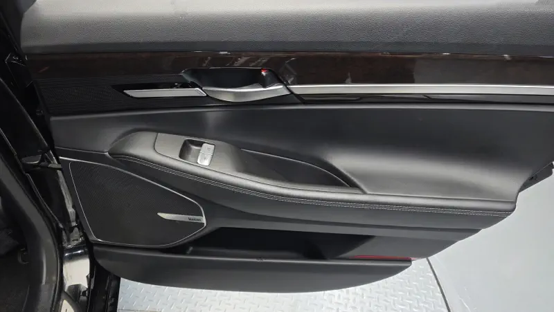 Genesis EQ900