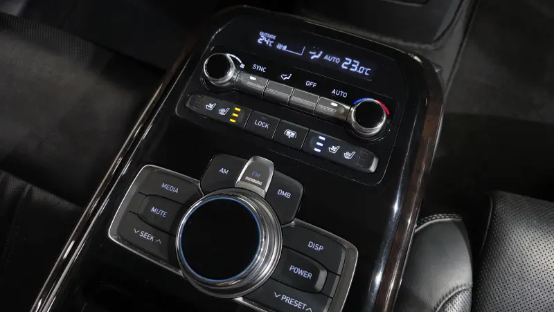 Genesis EQ900