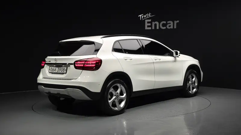Mercedes-Benz GLA-Class