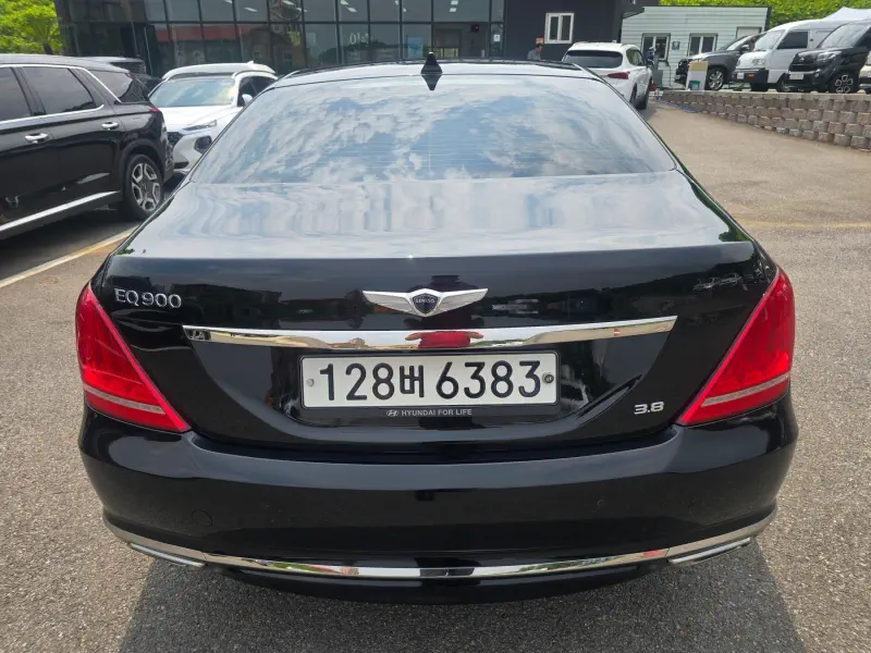 Genesis EQ900