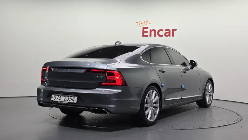 Volvo S90