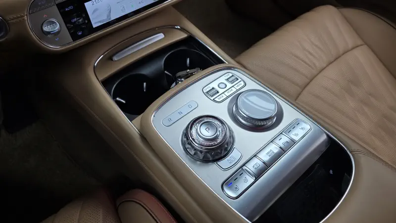 Genesis G90
