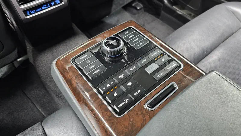 Hyundai Equus