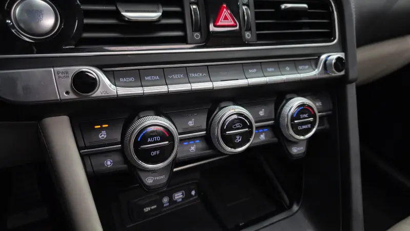 Genesis G70