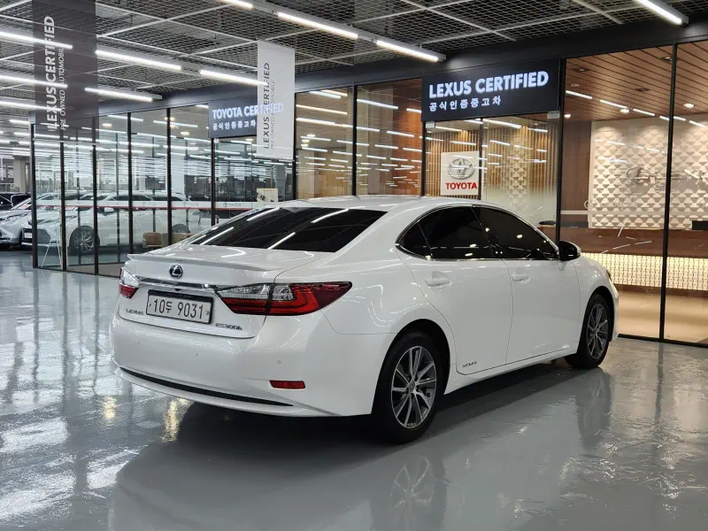 Lexus ES300h
