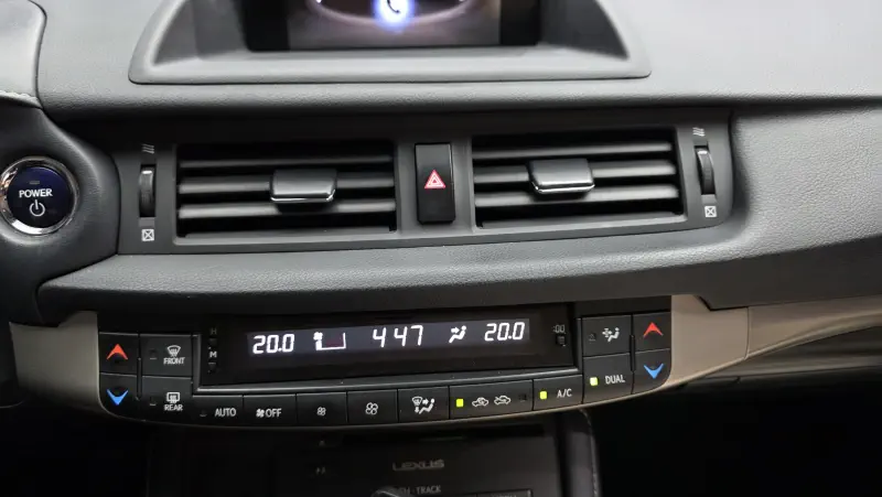 Lexus CT200h