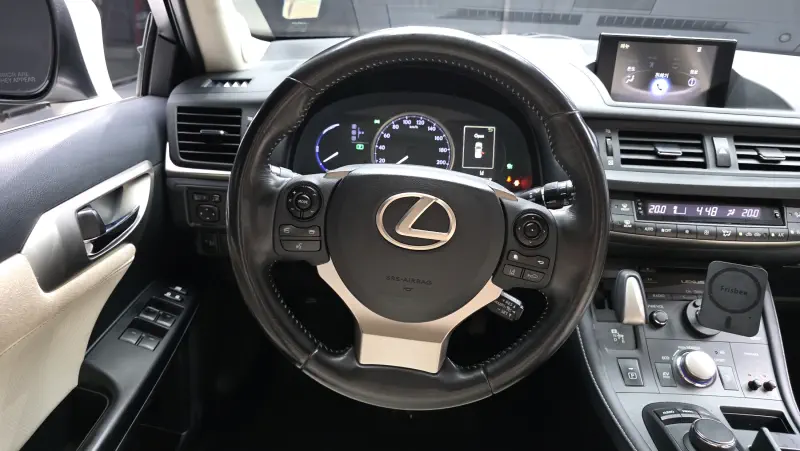 Lexus CT200h