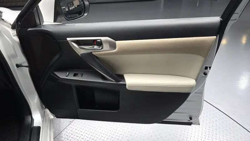 Lexus CT200h