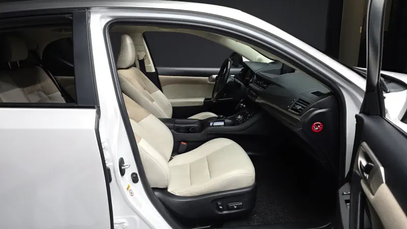 Lexus CT200h
