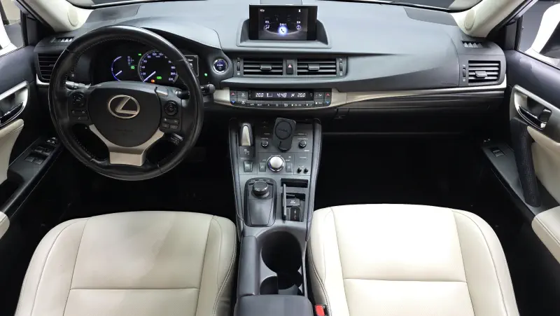 Lexus CT200h